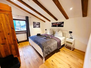 4 bedrooms, desk, iron/ironing board, free WiFi - Chalet Anna - Beautiful vacation home in the mountains  (Unterwössen)