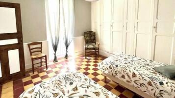 4 Schlafzimmer, Bügeleisen/Bügelbrett, kostenloses WLAN, Bettwäsche