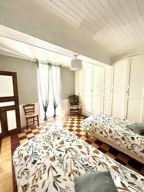 4 Schlafzimmer, Bügeleisen/Bügelbrett, kostenloses WLAN, Bettwäsche