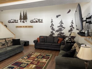 TV - Cozy & secluded on 53 acres & driveway access to miles of ATV/snowmobile trails! (Town of Silver Cliff)
