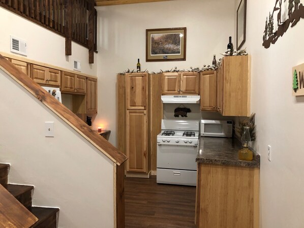 Fridge, microwave, oven, stovetop - Cozy & secluded on 53 acres & driveway access to miles of ATV/snowmobile trails! (Town of Silver Cliff)