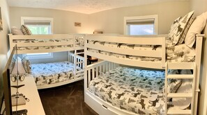 3 bedrooms, iron/ironing board, free WiFi, bed sheets - Secluded Betsie River Cabin 3bd+2ba+Loft by Crystal Mtn,8acres,Porch,Fireplace! (Thompsonville)