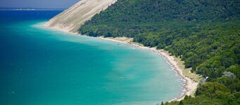 Secluded Betsie River Cabin 3bd+2ba+Loft by Crystal Mtn,8acres,Porch,Fireplace!