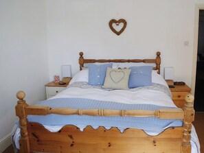 3 bedrooms, free WiFi, bed sheets