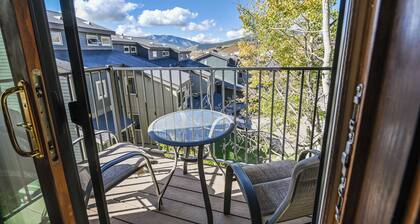 Ski-In/Ski-Out, Hot Tub, Fireplace & Mountain Views