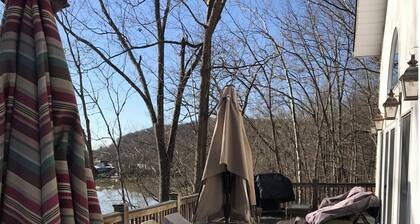 Secluded Lake Front Property with private hot tub!