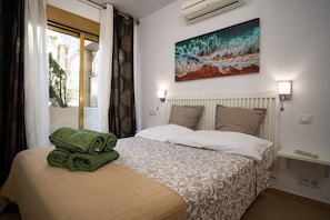 Room - Two bedroom apartment, beachfront complex Elviria (Marbella)