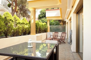 Outdoor dining - Two bedroom apartment, beachfront complex Elviria (Marbella)