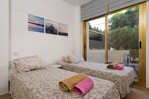 2 chambres, fer et planche à repasser, Wi-Fi gratuit, draps fournis