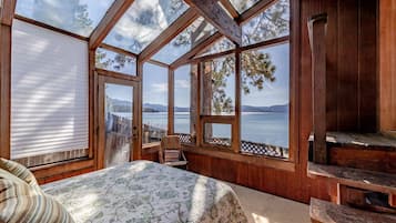 4 bedrooms, desk, iron/ironing board, WiFi