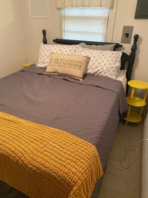 2 bedrooms, travel crib, free WiFi, bed sheets