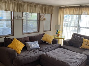 Smart TV, video games, stereo - Sunshine Shack at Clearwater Lake (sleeps 6) (Piedmont)