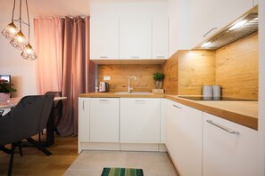 Kühlschrank, Mikrowelle, Geschirrspüler