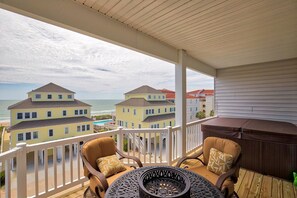 Outdoor dining -    Luxurious Oceanside w/pool, elevator, 6 BR, steps from the sand and surf  (North Topsail Beach)