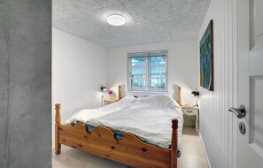 3 bedrooms, travel crib, free WiFi
