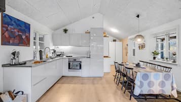 Kühlschrank, Herdplatte, Geschirrspüler