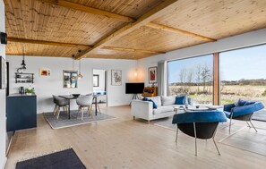 Smart TV, fireplace - Lovely home in Ebeltoft with WiFi (Ebeltoft)