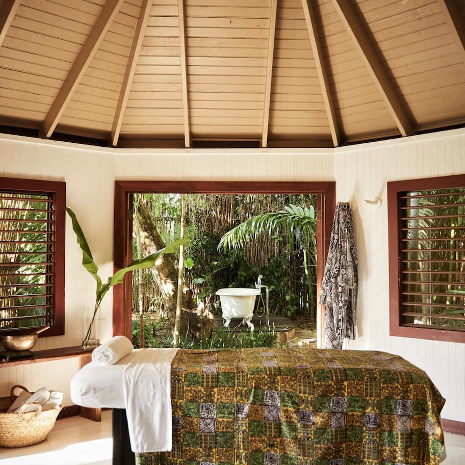 Couples treatment rooms, body treatments, deep-tissue massages