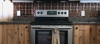 Cozy guest house at Cedar Ridge Ranch & Vineyard- close to Bull Shoals Lake