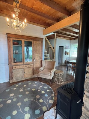 Interior - Waterfront 1 bedroom and loft cottage with small private pier on Garrett Bay (Ellison Bay)