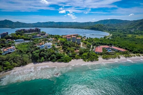 Fifth-Floor Condo with Breathtaking Ocean Views, Stylish Interior & Prime Location Near Flamingo Beach