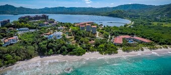 Fifth-Floor Condo with Breathtaking Ocean Views, Stylish Interior & Prime Location Near Flamingo Beach