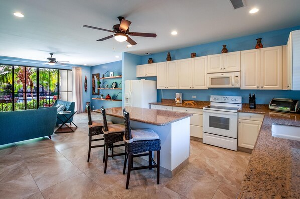 Full-size fridge, microwave, dishwasher, coffee/tea maker - Nicely decorated ground-floor unit in front of pool at Pacifico in Coco (Sardinal)