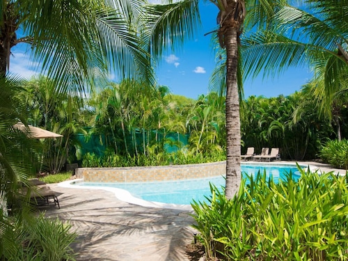 Nicely decorated ground-floor unit in front of pool at Pacifico in Coco