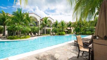 Kolam renang terbuka