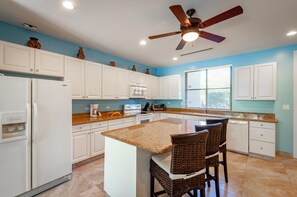 Full-size fridge, microwave, dishwasher, coffee/tea maker - Cozy Condo with Shaded Poolside Patio & Beach Club Access (Sardinal)