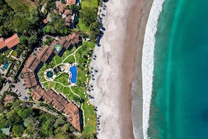 On the beach - Luxury Beachfront Condo w/ High-End Wood Furnishings and Ocean Views in Exclusive Community (Cabo Velas)