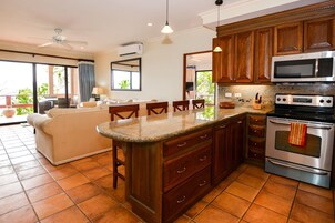 Condo, 3 quartos | Cozinha privada | Cafeteira/chaleira, geladeira grande, micro-ondas, cooktop