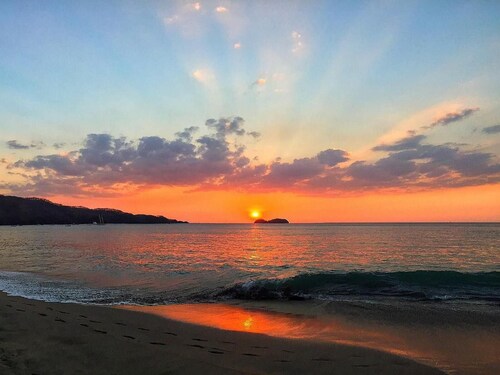 Nicely priced duplex in Surfside with private pool and AC in every room