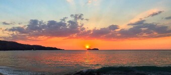 Nicely priced duplex in Surfside with private pool and AC in every room