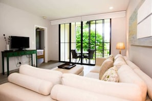 TV - Chic Minimalist Condo with Swimming Pool, Hot Tub, and Beach Club Access (Sardinal)