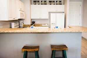 Breakfast area - Chic Minimalist Condo with Swimming Pool, Hot Tub, and Beach Club Access (Sardinal)