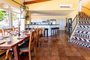 Ferienhaus, 5 Schlafzimmer, Meerblick | 5 Schlafzimmer, Bügeleisen/Bügelbrett, Internetzugang, Bettwäsche