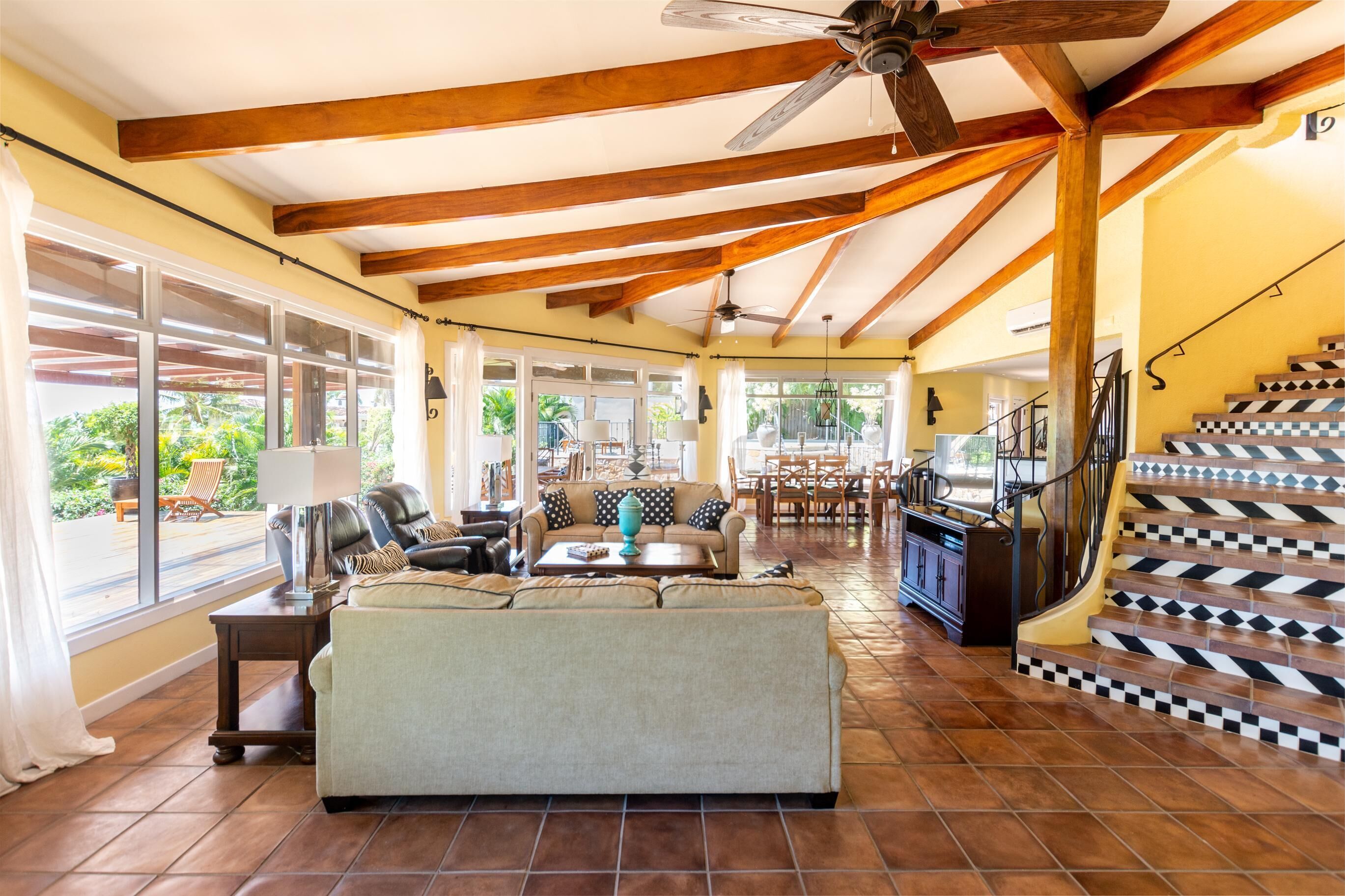 Nhà, 5 phòng ngủ, quang cảnh biển | Phòng khách | TV 