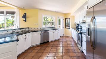 House, 5 Bedrooms, Ocean View | Private kitchen | Full-sized fridge, microwave, stovetop, dishwasher