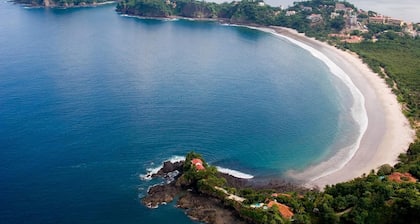 Luxury Flamingo home with ocean view sleeps 10 - walking distance from beach