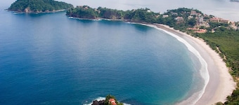 Luxury Flamingo home with ocean view sleeps 10 - walking distance from beach