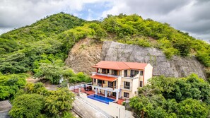 Exterior - Modern - immaculate unit in Flamingo with spectacular ocean views (Cabo Velas)