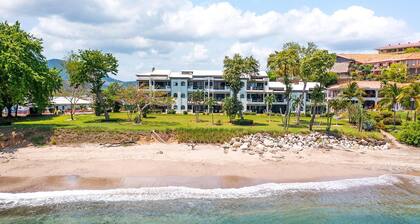 Newly Remodeled Beachfront Condo, Ground-Floor Terrace & Direct Access to Playa Flamingo