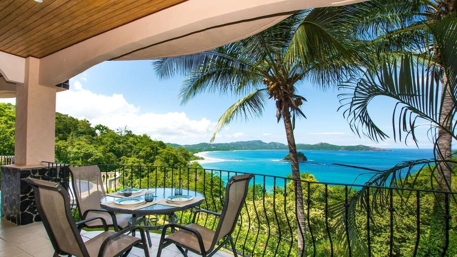 Beautiful Condo in Peaceful Cliffside Location with a Private Balcony & Stunning Ocean and Mountain Views