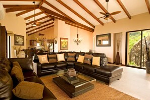 Apartment, 3 Bedrooms, Ocean View | Living room | TV