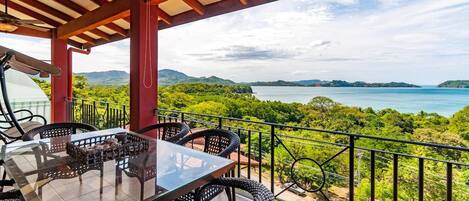 Huoneisto, 3 makuuhuonetta, valtamerinäköala | Parveke