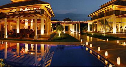 Recently Renovated Luxury Condo with Resort-Style Beach Club Access and Ocean Views