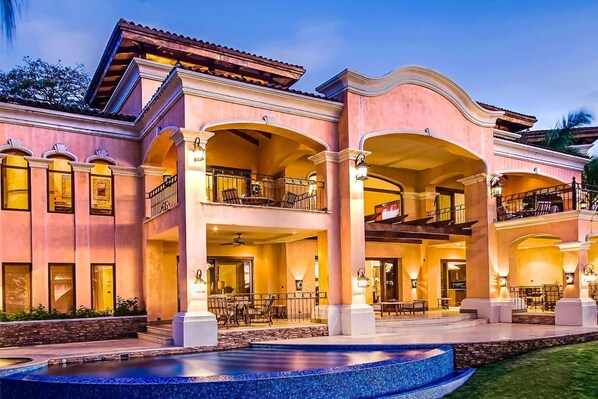 Exterior - Luxurious Beachfront Mansion with a Stunning Infinity Pool in Playa Flamingo (Cabo Velas)