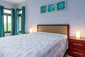 Condo, 2 chambres, vue sur l’océan | 2 chambres, fer et planche à repasser, literie fournie