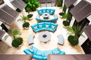 Pool - Dazzling end unit in Coco with extra windows and lots of light sleeps 8 (Sardinal)